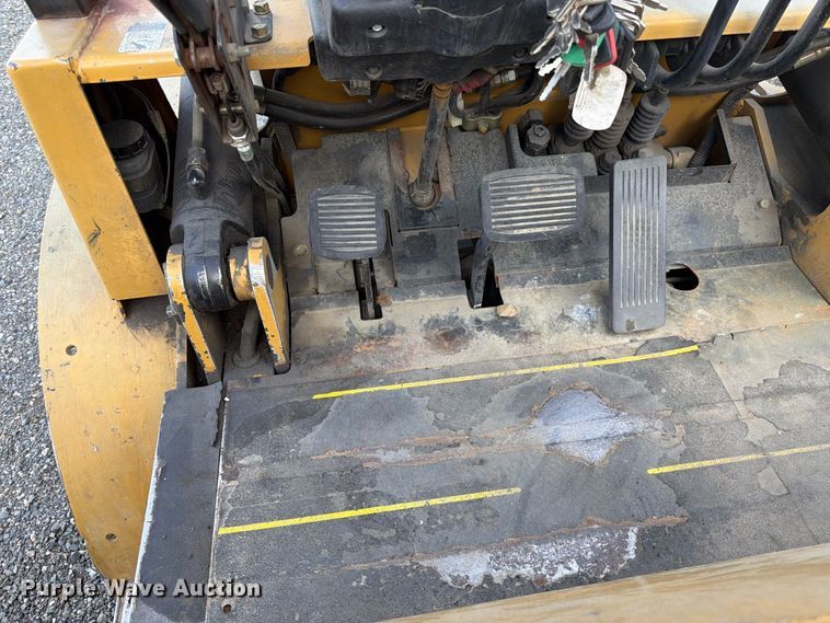 image for item YA4561 2002 Caterpillar GP40K forklift