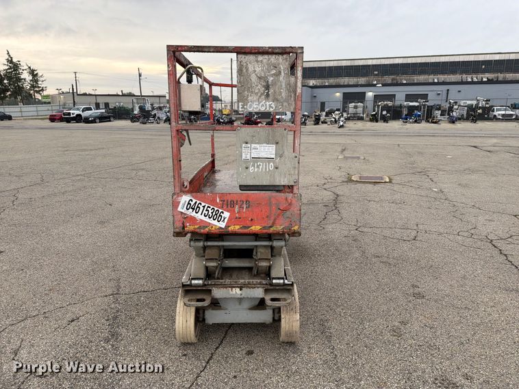 image for item YA4565 2005 SkyJack SJ3220 scissor lift
