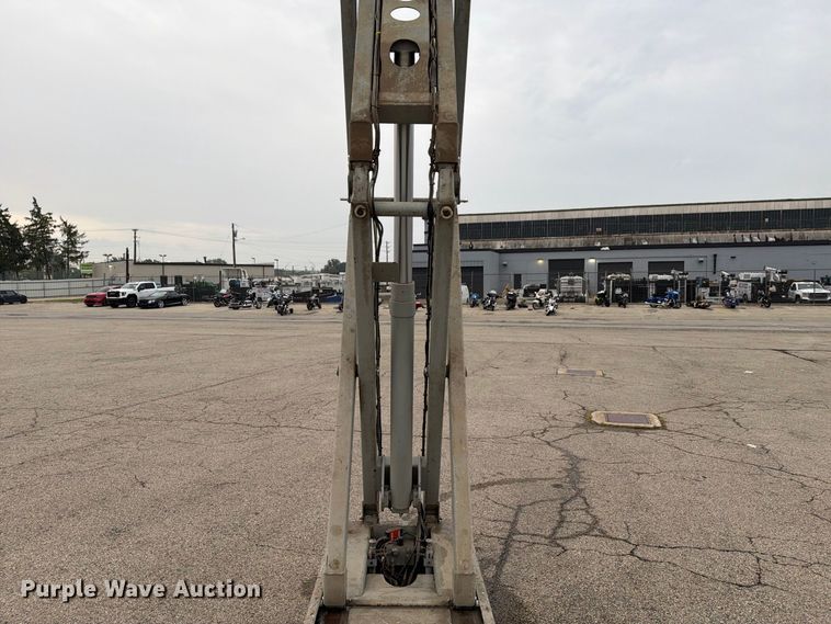 image for item YA4565 2005 SkyJack SJ3220 scissor lift