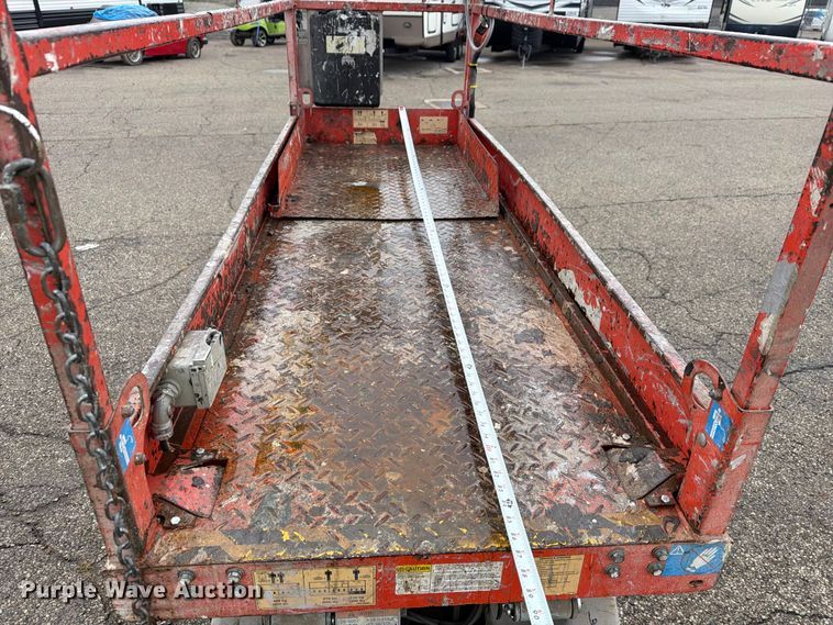 image for item YA4565 2005 SkyJack SJ3220 scissor lift