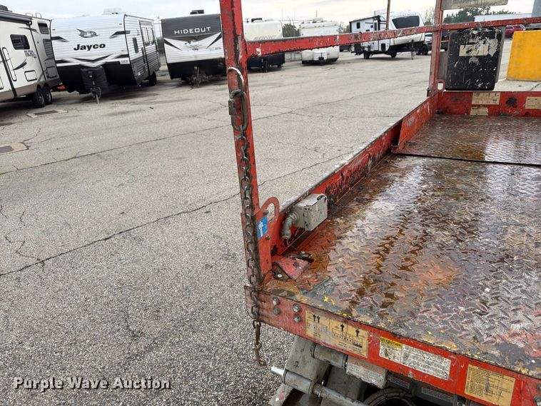 image for item YA4565 2005 SkyJack SJ3220 scissor lift