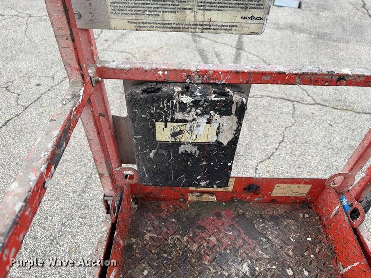 image for item YA4565 2005 SkyJack SJ3220 scissor lift