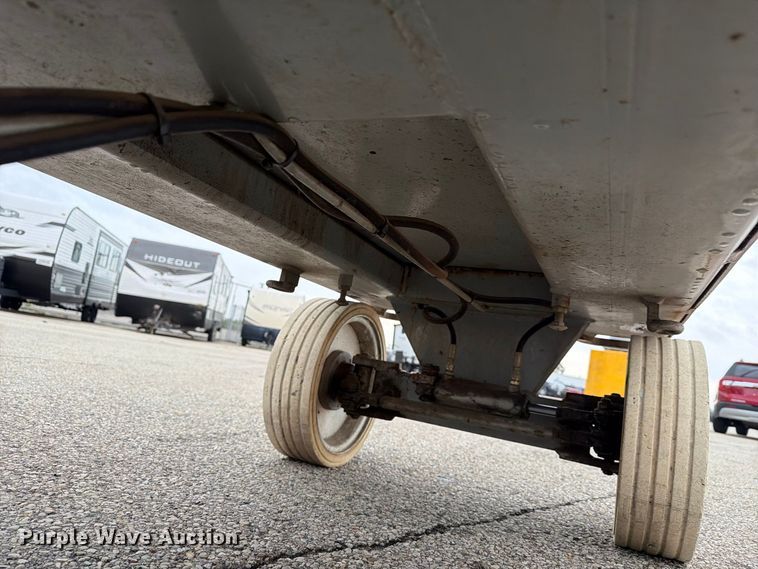 image for item YA4565 2005 SkyJack SJ3220 scissor lift