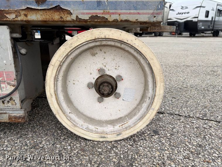 image for item YA4565 2005 SkyJack SJ3220 scissor lift