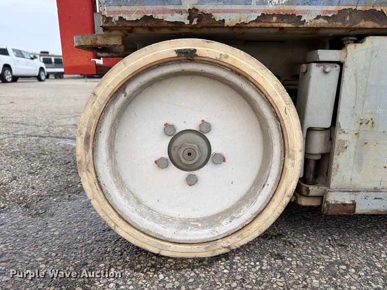 image for item YA4565 2005 SkyJack SJ3220 scissor lift