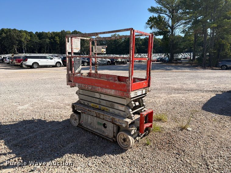 image for item YA4566 2007 Skyjack SJlll-3219 scissor lift