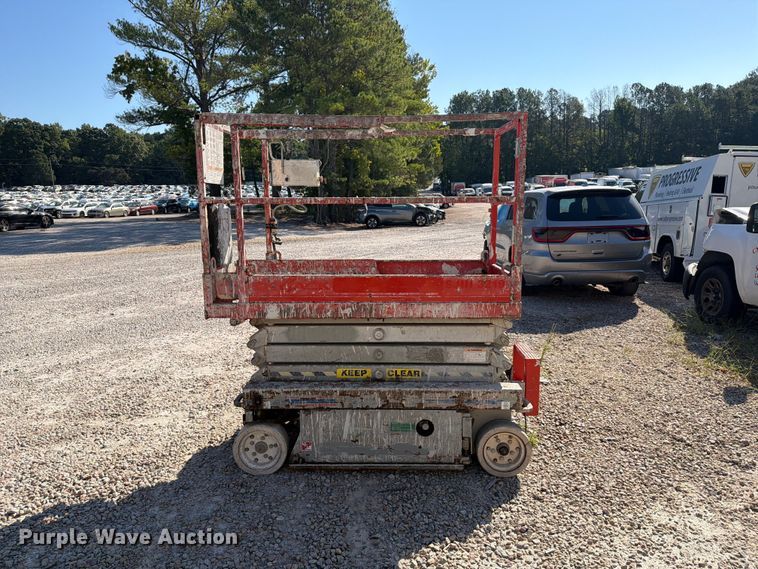 image for item YA4566 2007 Skyjack SJlll-3219 scissor lift
