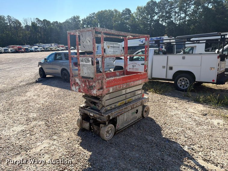 image for item YA4566 2007 Skyjack SJlll-3219 scissor lift