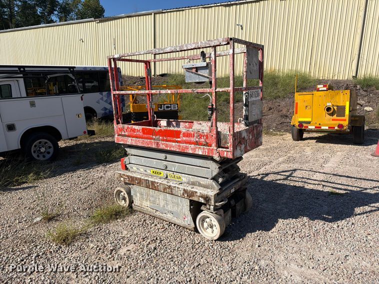 image for item YA4566 2007 Skyjack SJlll-3219 scissor lift