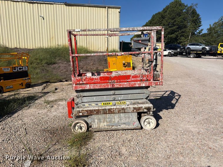 image for item YA4566 2007 Skyjack SJlll-3219 scissor lift