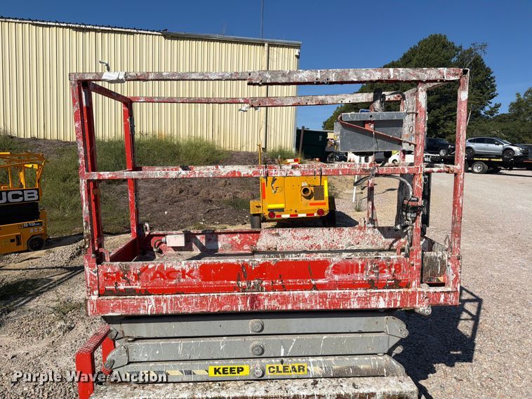image for item YA4566 2007 Skyjack SJlll-3219 scissor lift
