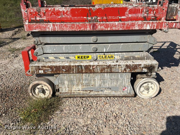 image for item YA4566 2007 Skyjack SJlll-3219 scissor lift