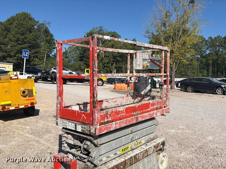image for item YA4566 2007 Skyjack SJlll-3219 scissor lift