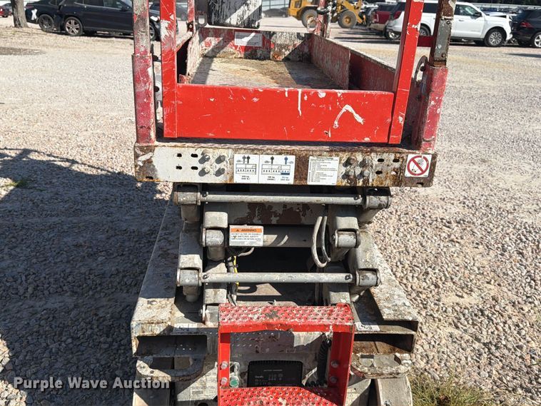 image for item YA4566 2007 Skyjack SJlll-3219 scissor lift