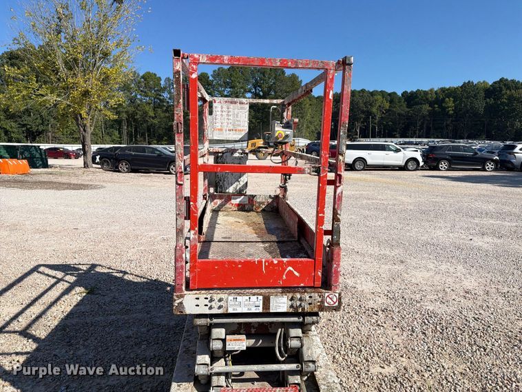 image for item YA4566 2007 Skyjack SJlll-3219 scissor lift