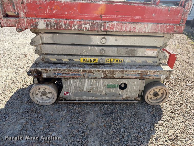 image for item YA4566 2007 Skyjack SJlll-3219 scissor lift