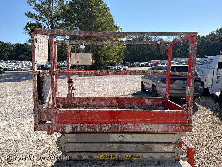 image for item YA4566 2007 Skyjack SJlll-3219 scissor lift