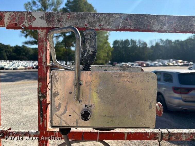 image for item YA4566 2007 Skyjack SJlll-3219 scissor lift
