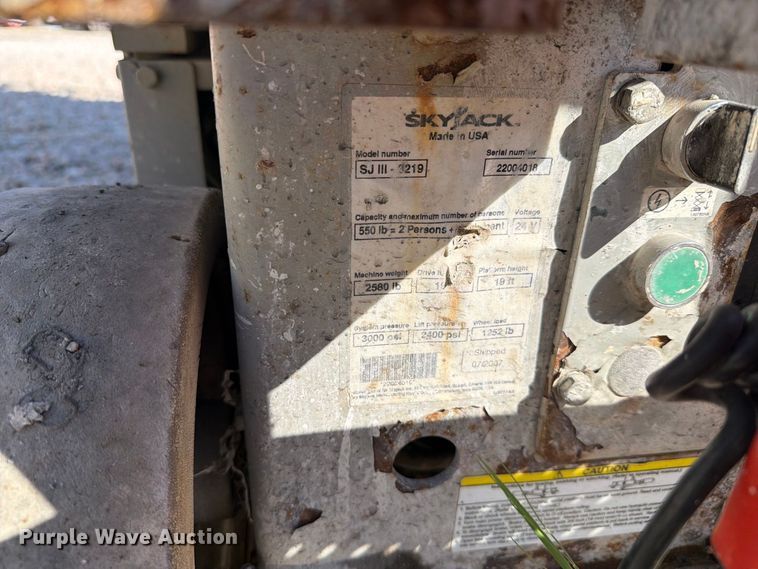 image for item YA4566 2007 Skyjack SJlll-3219 scissor lift