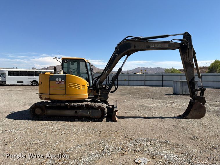 image for item YA4675 2019 John Deere 85G mini excavator