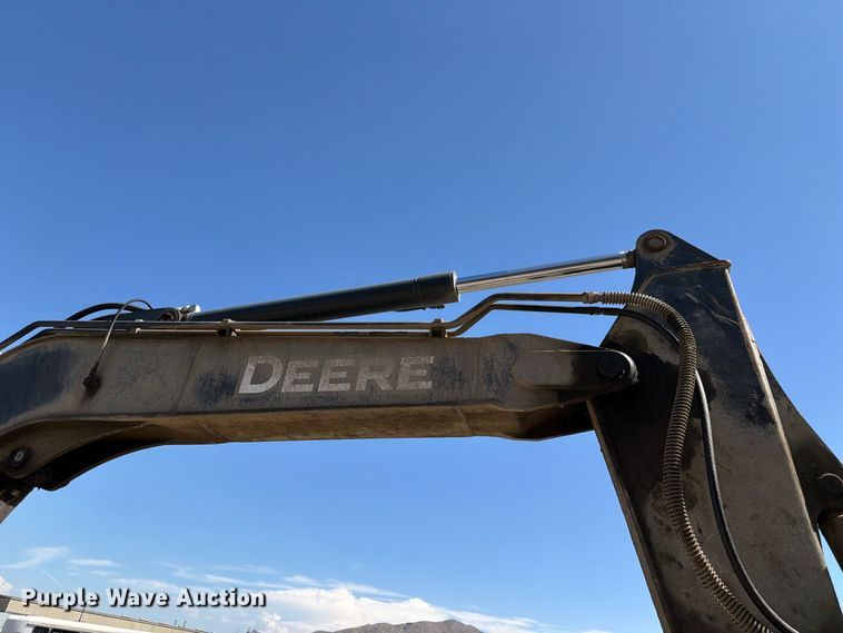 image for item YA4675 2019 John Deere 85G mini excavator