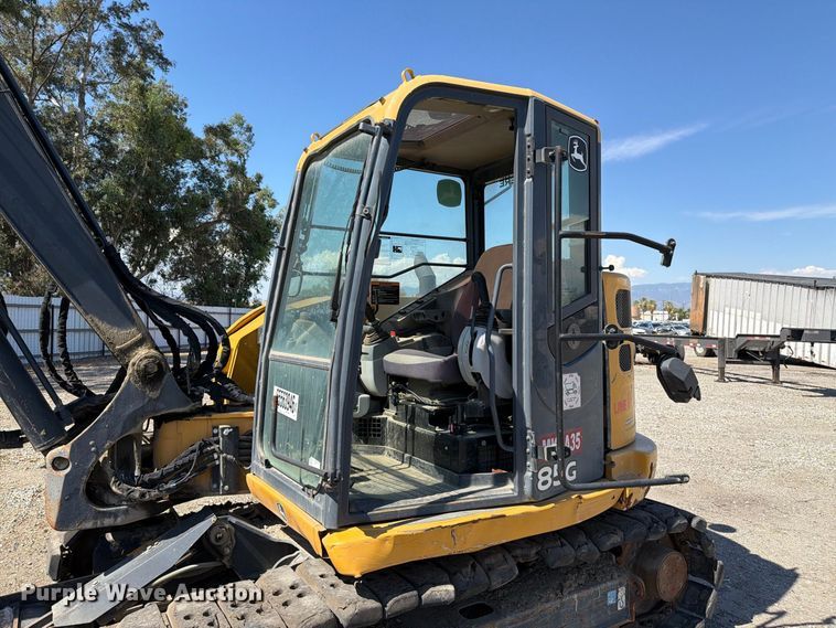 image for item YA4675 2019 John Deere 85G mini excavator