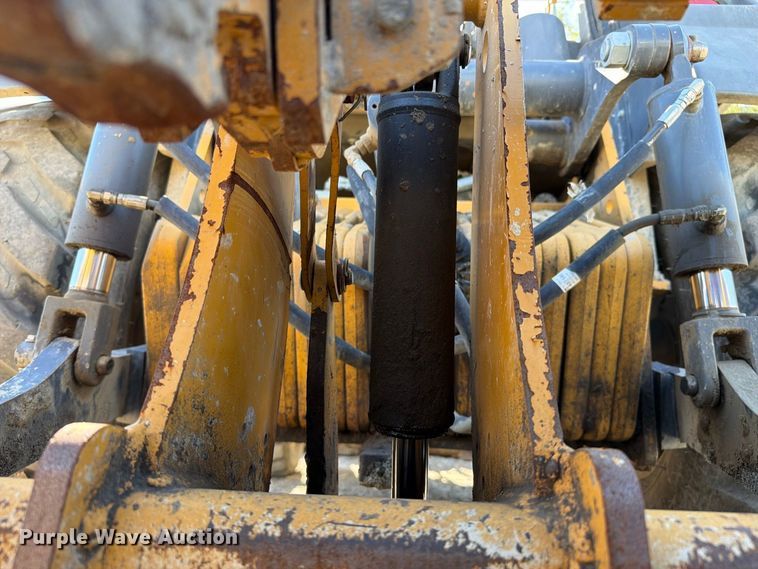 image for item YA4677 2020 John Deere 210L landscape tractor