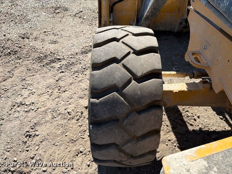 image for item YA4677 2020 John Deere 210L landscape tractor
