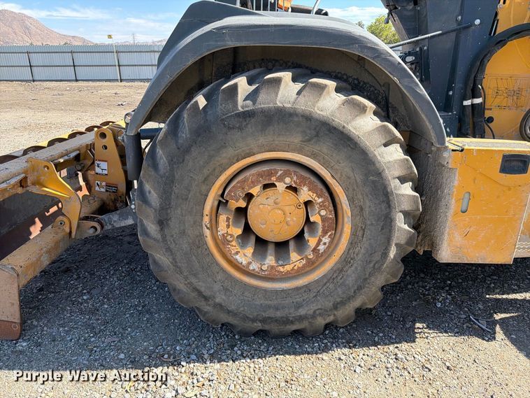 image for item YA4677 2020 John Deere 210L landscape tractor