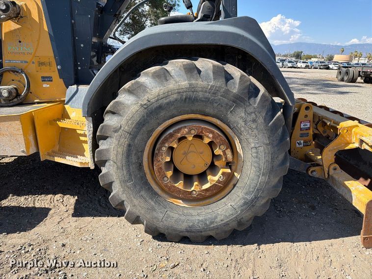 image for item YA4677 2020 John Deere 210L landscape tractor