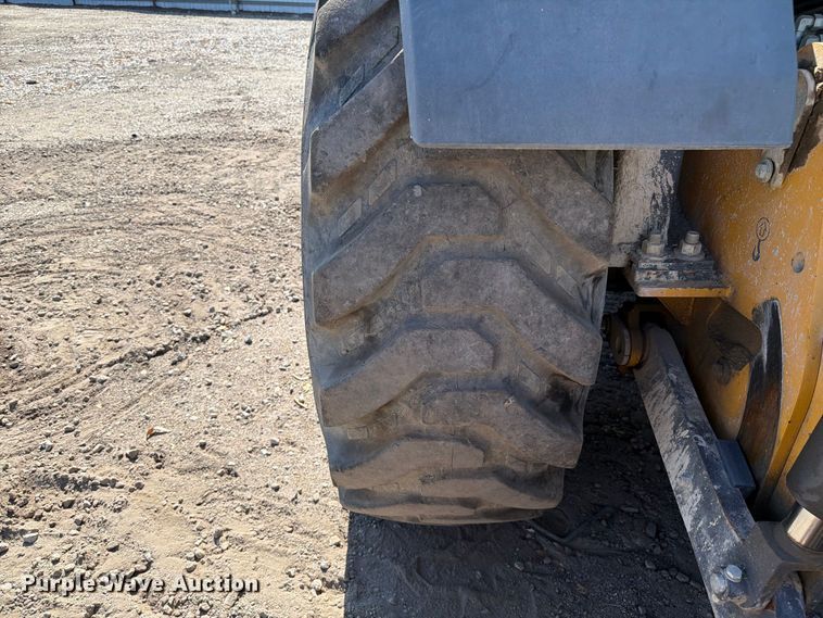 image for item YA4677 2020 John Deere 210L landscape tractor