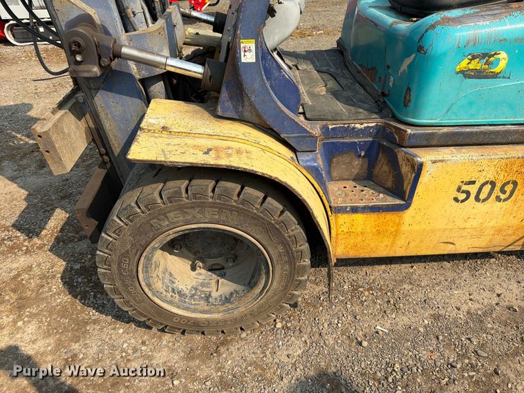 image for item YA4740 Komatsu FG40ZT-7 forklift