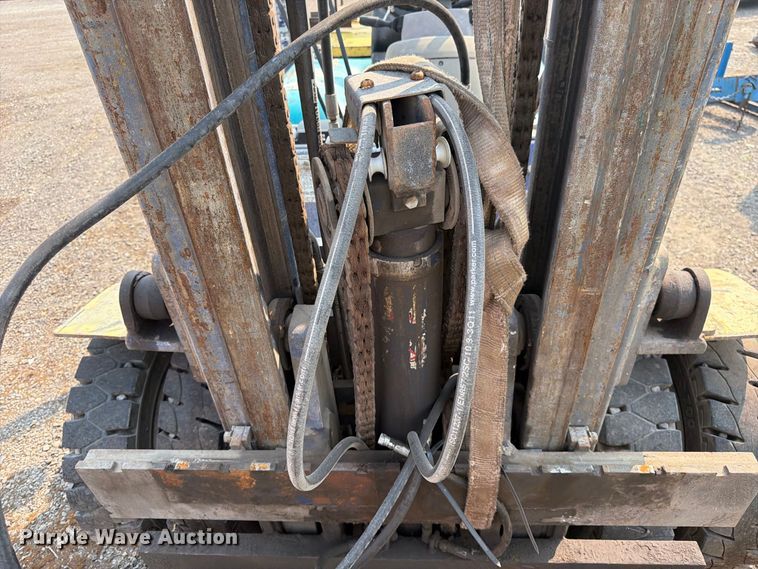 image for item YA4740 Komatsu FG40ZT-7 forklift