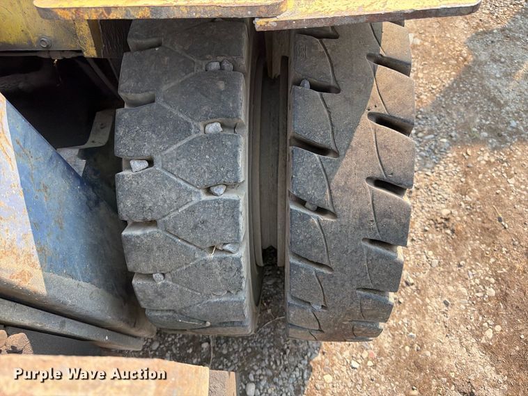image for item YA4740 Komatsu FG40ZT-7 forklift