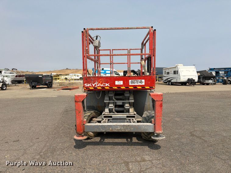 image for item YA4761 SkyJack SJ 6826RT scissor lift