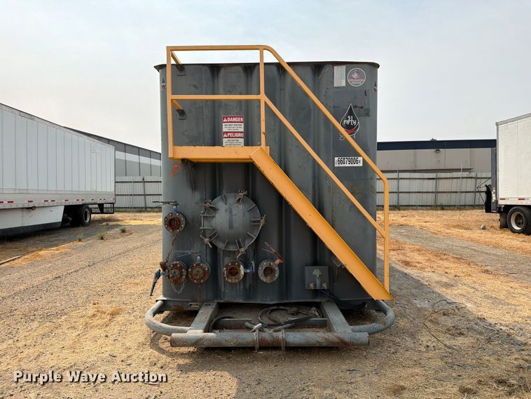image for item YA4762 Dragon  frac tank trailer