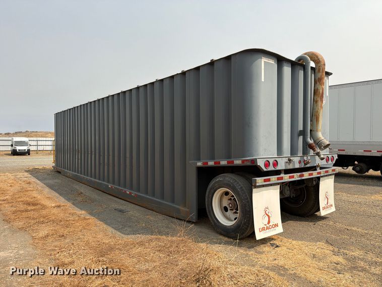 image for item YA4762 Dragon  frac tank trailer