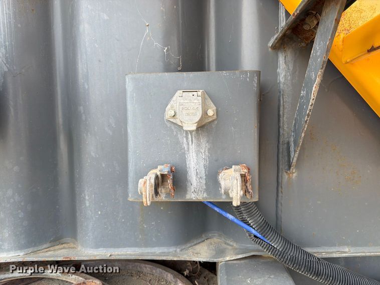 image for item YA4762 Dragon  frac tank trailer