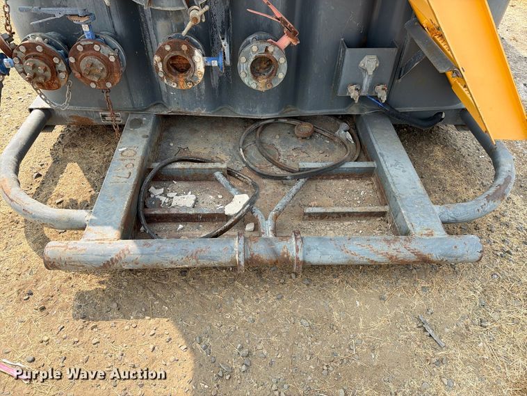 image for item YA4762 Dragon  frac tank trailer