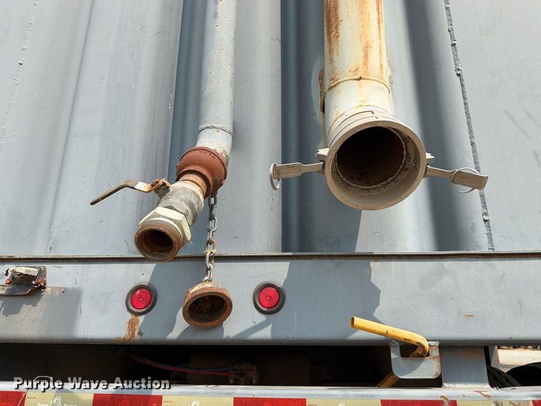image for item YA4762 Dragon  frac tank trailer