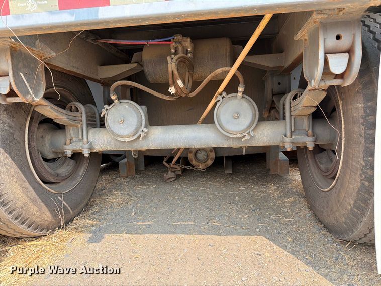 image for item YA4762 Dragon  frac tank trailer