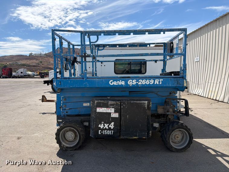 image for item YA4925 2015 Genie GS2669 RT scissor lift