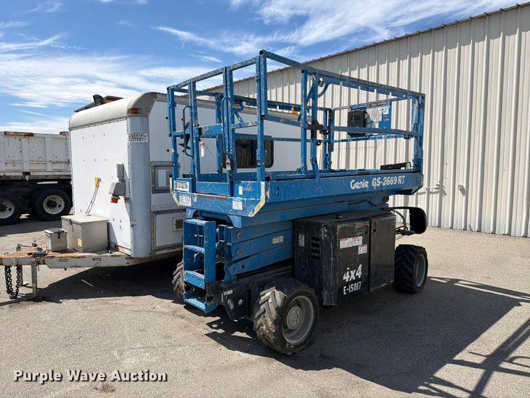 image for item YA4925 2015 Genie GS2669 RT scissor lift