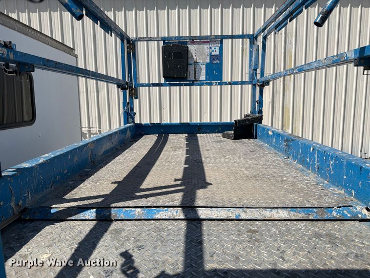 image for item YA4925 2015 Genie GS2669 RT scissor lift