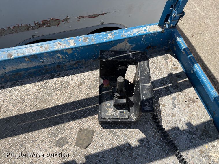 image for item YA4925 2015 Genie GS2669 RT scissor lift