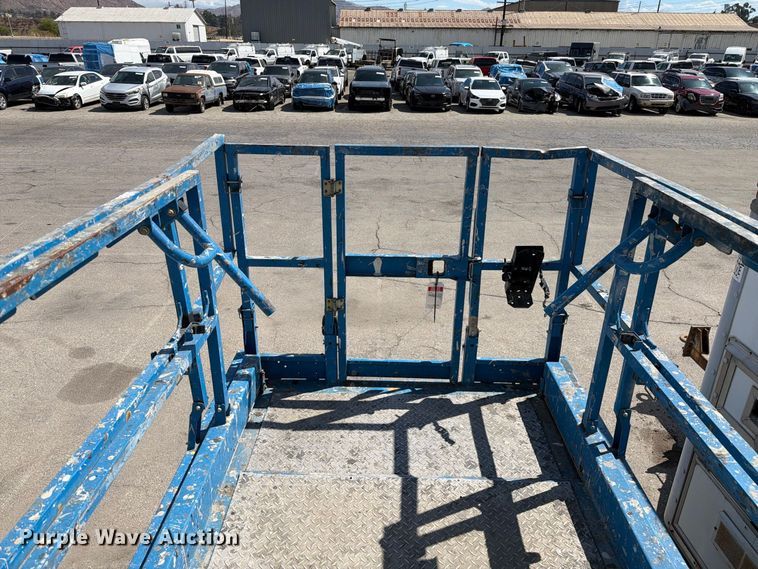 image for item YA4925 2015 Genie GS2669 RT scissor lift