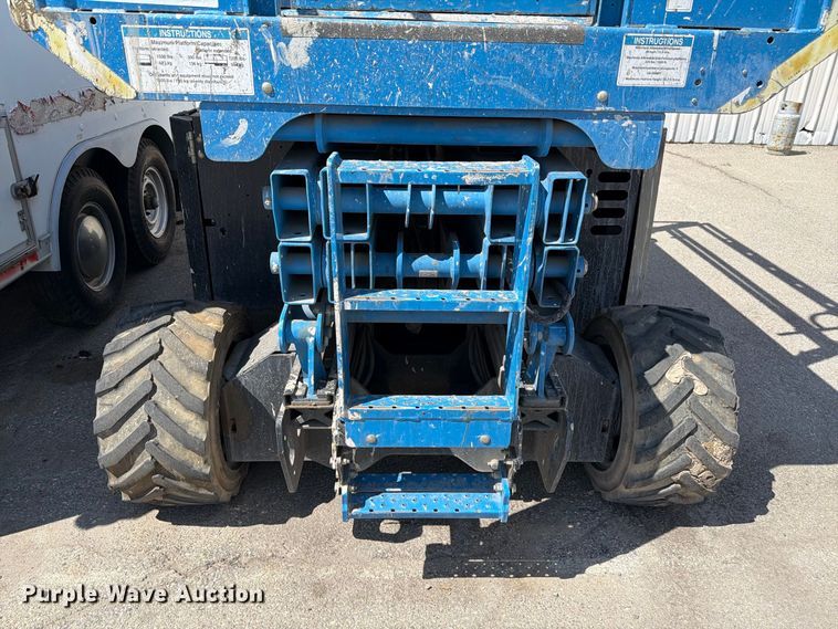 image for item YA4925 2015 Genie GS2669 RT scissor lift