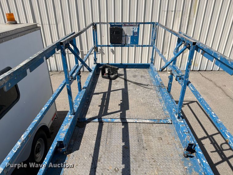 image for item YA4925 2015 Genie GS2669 RT scissor lift