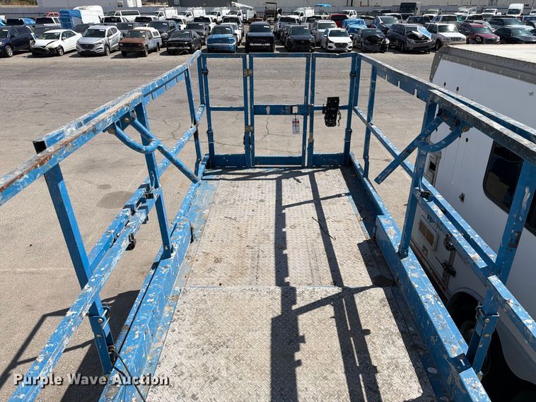 image for item YA4925 2015 Genie GS2669 RT scissor lift