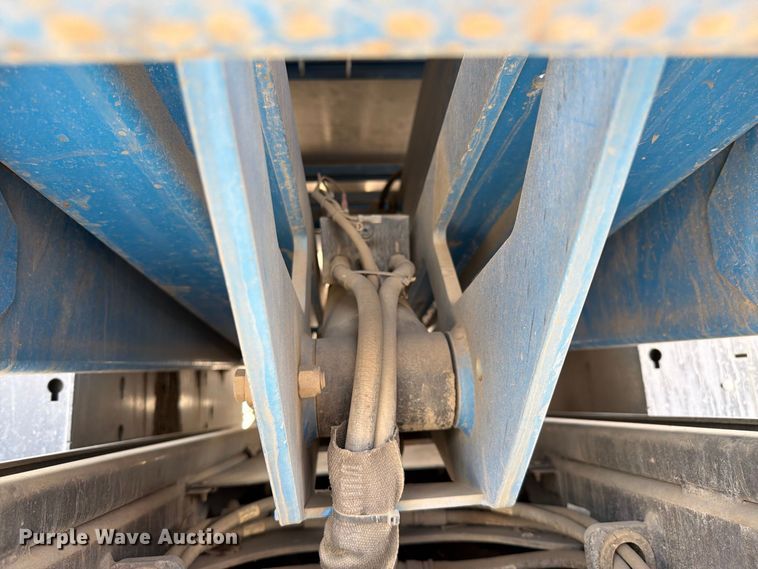 image for item YA4925 2015 Genie GS2669 RT scissor lift